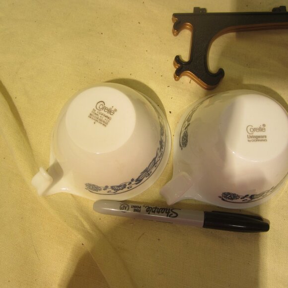 2 VTG CORELLE CUPS OLD TOWN BLUE, ONION FLOWER DESIGN READ ALL - Picture 6 of 8